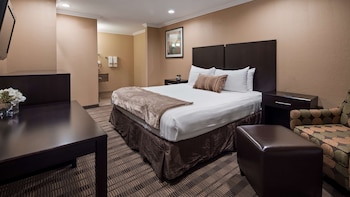 Standard Room, 1 King Bed, Accessible, Non Smoking