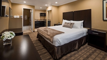 Standard Room, 1 King Bed, Non Smoking, Kitchen