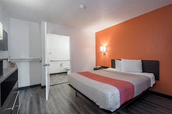 Standard Room, 1 Queen Bed, Accessible, Non Smoking