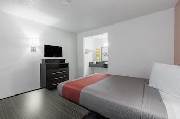 Standard Room, 1 Queen Bed, Accessible, Non Smoking
