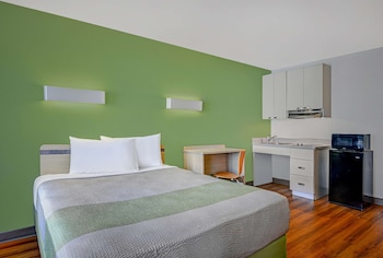 Deluxe Room, 1 Queen Bed, Non Smoking