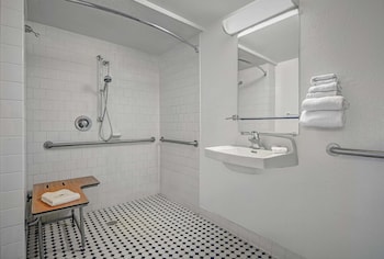Standard Room, 2 Queen Beds, Non Smoking