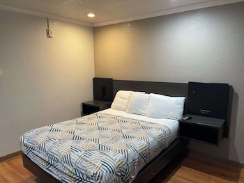 Standard Room, 1 Queen Bed, Non Smoking