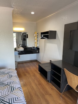 Standard Room, 1 Queen Bed, Non Smoking