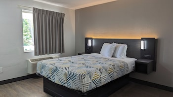 Deluxe Room, 1 Queen Bed, Non Smoking