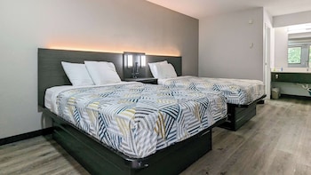 Deluxe Room, 2 Queen Beds, Non Smoking, Refrigerator & Microwave