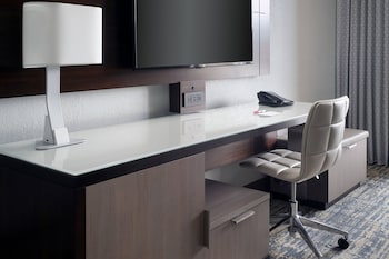 Suite, 1 King Bed with Sofa bed, Lake View