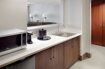 Suite, Lake View