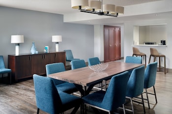 Suite, Lake View