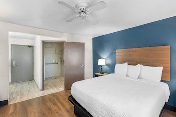 Room, 1 Queen Bed, Accessible, Non Smoking (Mobility,Hearing,Tub w/Grab Bars)