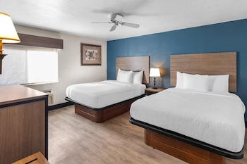 Suite, Multiple Beds, Non Smoking (2 Queen Beds & 1 King Bed)