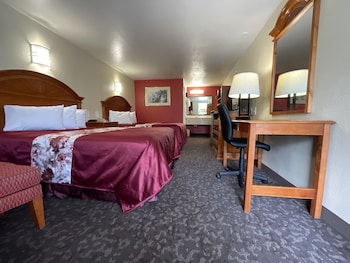 Room, 2 Queen Beds, Smoking