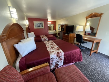 Room, 2 Queen Beds, Smoking