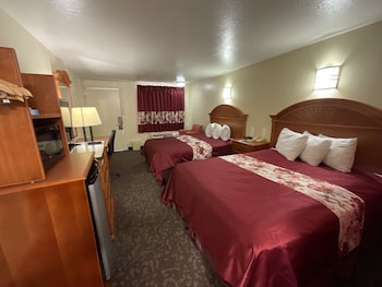 Room, 2 Queen Beds, Smoking