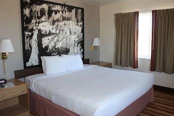 Studio Suite, 1 King Bed (NO PETS)