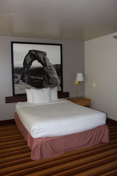 Room, 1 King Bed, Accessible, Non Smoking (Mobility)