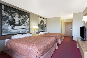 Standard Room, 2 Queen Beds (NO PETS)