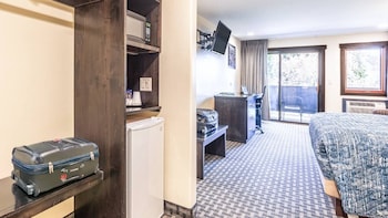 Deluxe Room, 1 King Bed with Sofa bed