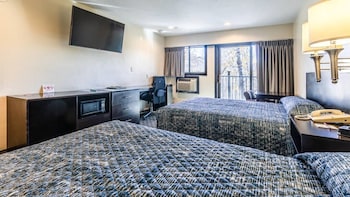 Deluxe Room, 2 Queen Beds