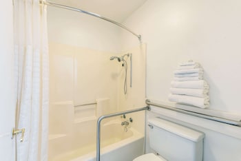 Room, 2 Queen Beds, Accessible, Non Smoking (Tub with Grab Bars)