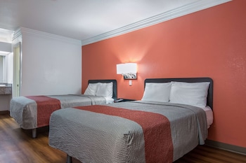 Deluxe Room, 2 Double Beds, Non Smoking, Refrigerator & Microwave