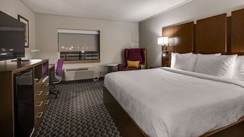 Standard Room, 1 King Bed, Non Smoking, Refrigerator & Microwave