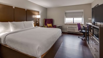 Standard Room, 1 King Bed, Non Smoking, Refrigerator & Microwave