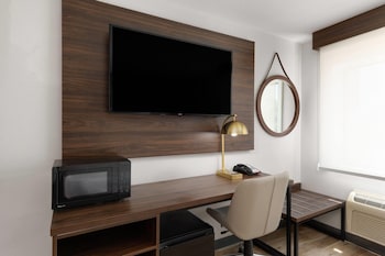 Room, 1 Queen Bed, Accessible, Non Smoking (Mobility/Hearing Impaired Accessible)