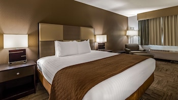 Standard Room, 1 King Bed, Non Smoking, Refrigerator & Microwave