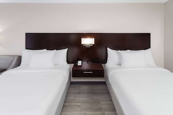 Room, 2 Double Beds, Non Smoking, Pool View