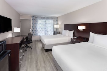 Room, 2 Double Beds, Non Smoking, Pool View