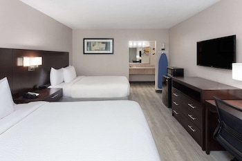 Room, 2 Double Beds, Non Smoking, Pool View