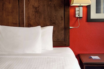 Suite, 1 King Bed, Non Smoking, Jetted Tub (with Whirlpool Tub)