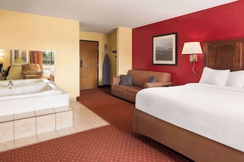 Suite, 1 King Bed, Non Smoking, Jetted Tub (with Whirlpool Tub)