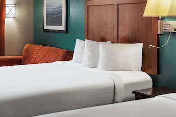 Room, 2 Queen Beds, Non Smoking