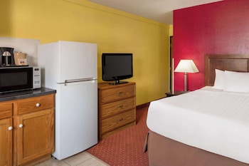 Room, 1 Queen Bed, Non Smoking (Mini-Kitchenette)
