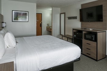 Standard Room, 1 King Bed, Walk Up