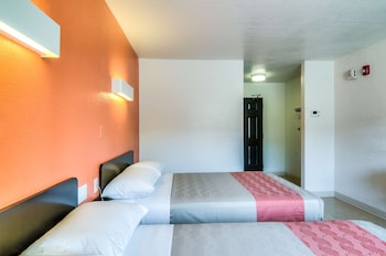 Deluxe Room, 2 Double Beds, Non Smoking, Refrigerator & Microwave