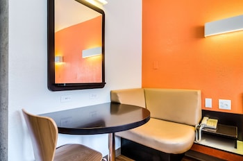 Deluxe Room, 1 Queen Bed, Non Smoking, Refrigerator & Microwave