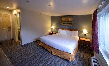 Executive Room, 1 King Bed, Refrigerator & Microwave
