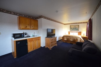 Executive Room, 1 King Bed, Refrigerator & Microwave