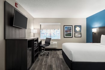 Deluxe Suite, 1 King Bed, Non Smoking (1 Bedroom)