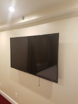 Room, 1 King Bed, Non Smoking (One-Bedroom, Efficiency)