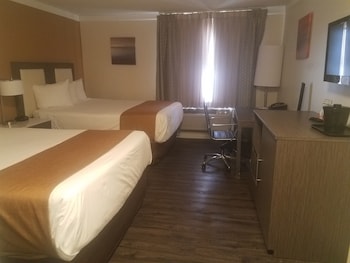 Room, 2 Queen Beds, Non Smoking (Pets Welcome)