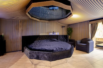 Romantic Suite, 1 King Bed, Non Smoking, Hot Tub