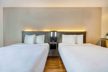 Standard Room, 2 Queen Beds, Non Smoking