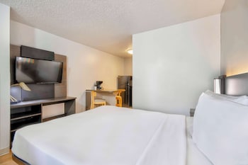 Standard Room, 1 Queen Bed, Non Smoking