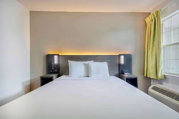 Standard Room, 1 Queen Bed, Non Smoking