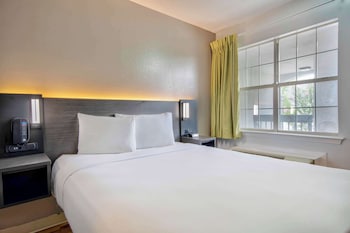 Standard Room, 1 Queen Bed, Non Smoking