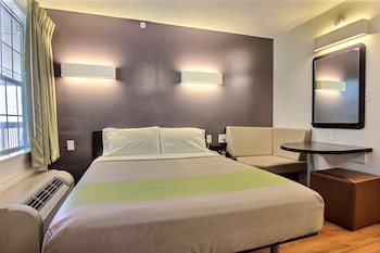 Standard Room, 1 Queen Bed, Non Smoking
